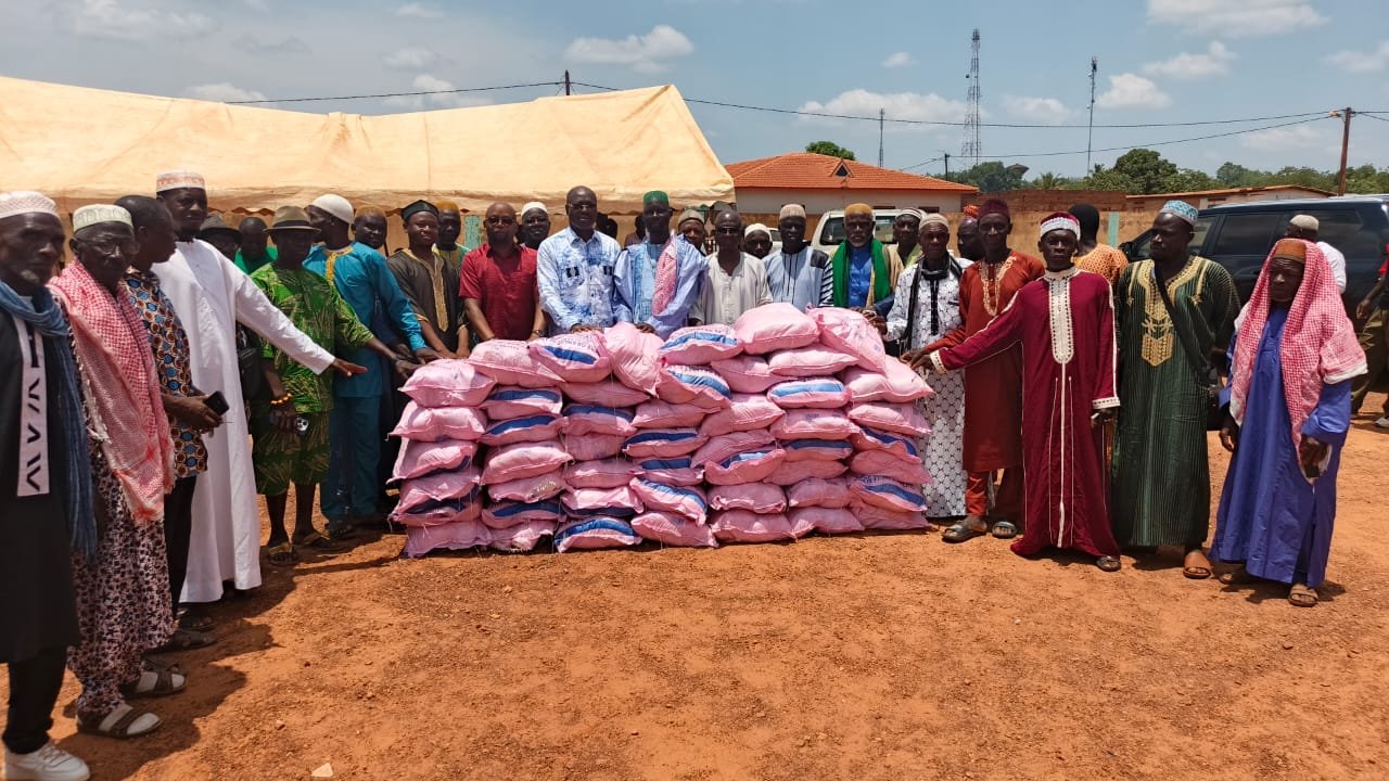 Carême chrétien et jeûne musulman: Iffou, Traoré Adam Kolia soutient les fidèles avec d'importants dons de vivres
