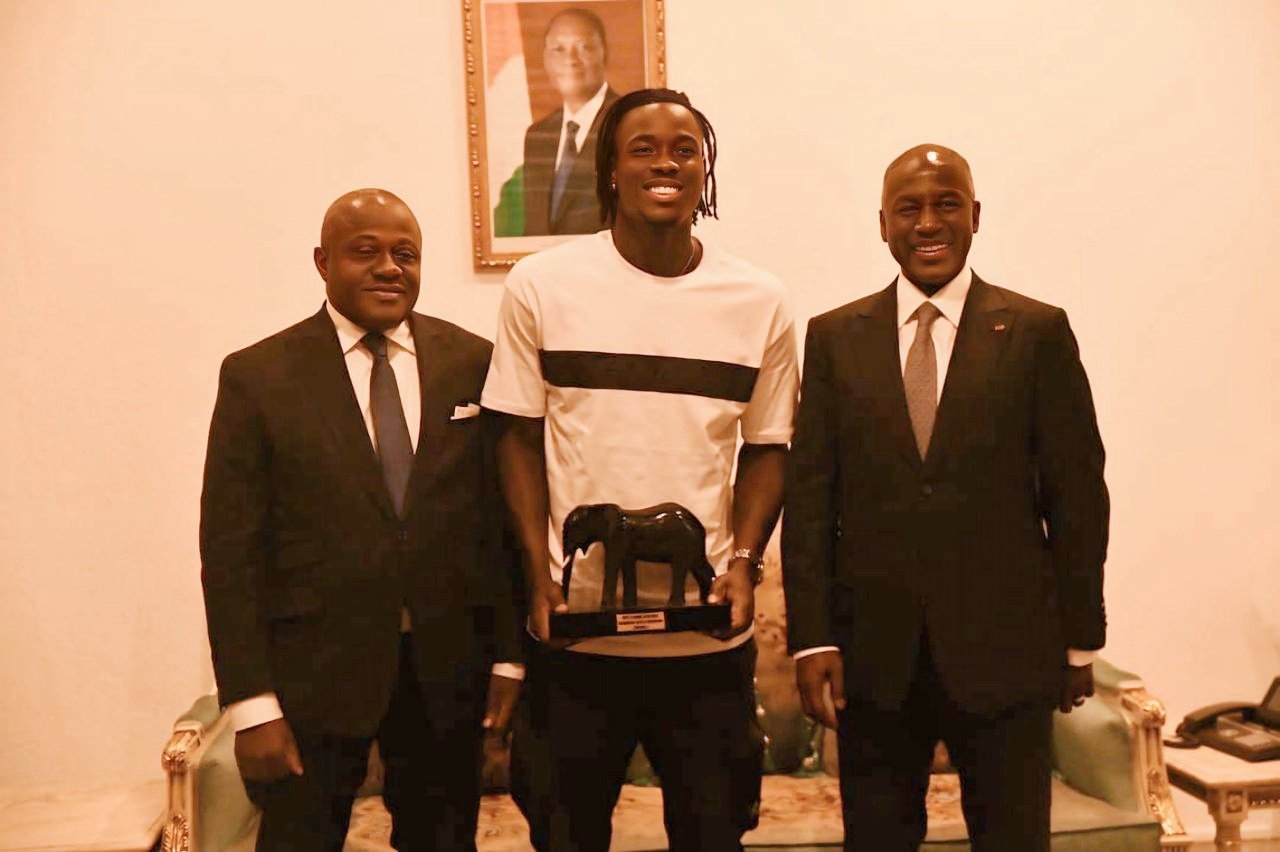 Côte d’Ivoire : Adama Bictogo reçoit Eliakim Coulibaly, vainqueur du Challenger ATP 50 d’Abidjan