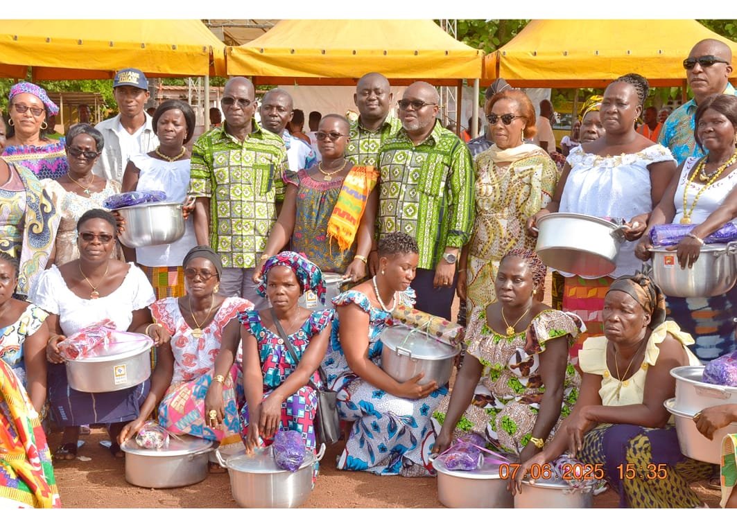 Célébration de la Fête des Mères à Toumodi : Yamousso Thiam offre des cadeaux à 300 femmes de la sous-préfecture d’Angonda