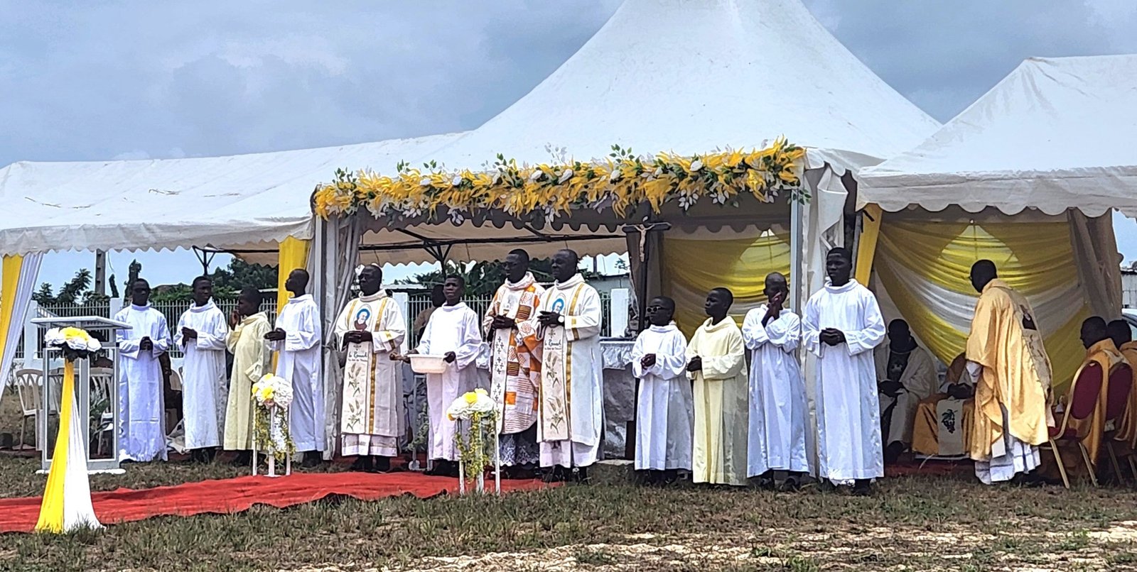 Port-Bouët: Danho Paulin et Eric Taba participent à la messe de prémices du Père Innocent Aby Ahossi