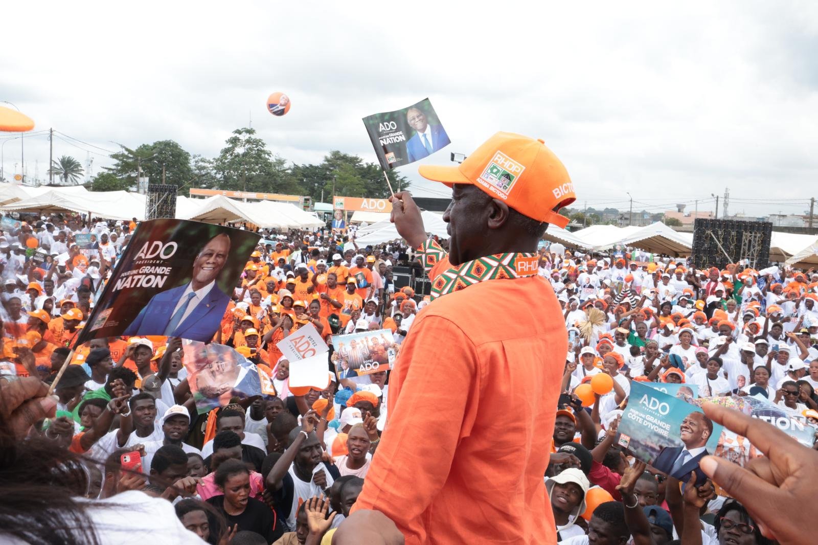 Campagne présidentielle 2025/Yopougon : Le RHDP clôture sa campagne dans une marée orange pour Ouattara à la place Ficgayo