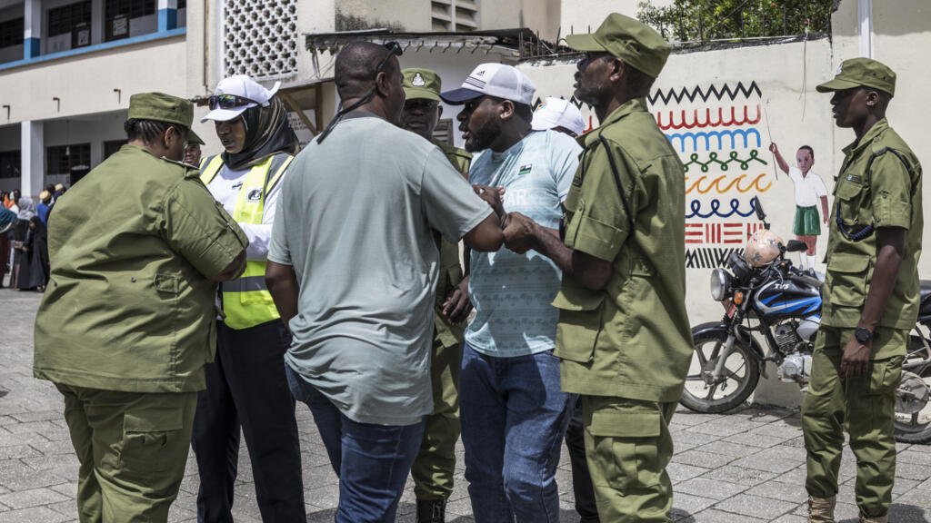 Présidentielle en Tanzanie: Une journée de vote sous tension, entre manifestations et couvre-feu
