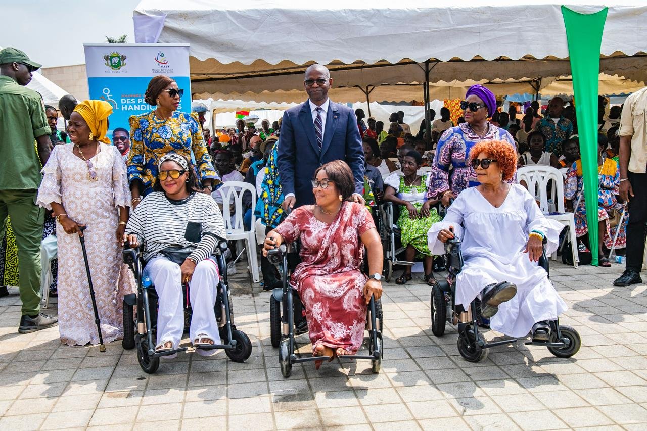 Côte d’Ivoire : I𝐧𝐜𝐥𝐮𝐬𝐢𝐨𝐧 𝐬𝐨𝐜𝐢𝐚𝐥𝐞, 𝟐 𝟓𝟎𝟕 𝐩𝐞𝐫𝐬𝐨𝐧𝐧𝐞𝐬 𝐞𝐧 𝐬𝐢𝐭𝐮𝐚𝐭𝐢𝐨𝐧 𝐝𝐞 𝐡𝐚𝐧𝐝𝐢𝐜𝐚𝐩 𝐫𝐞𝐜𝐫𝐮𝐭𝐞́𝐞𝐬 𝐬𝐮𝐫 𝐥𝐚 𝐩𝐞́𝐫𝐢𝐨𝐝𝐞 𝟐𝟎𝟏𝟓-𝟐𝟎𝟐𝟓