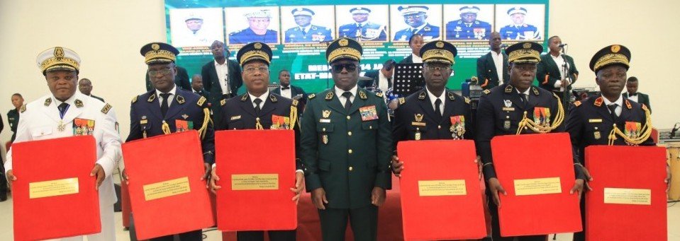 Côte d’Ivoire : Sept Officiers Généraux font leurs adieux à l’uniforme après plus de 40 ans au service de la Nation