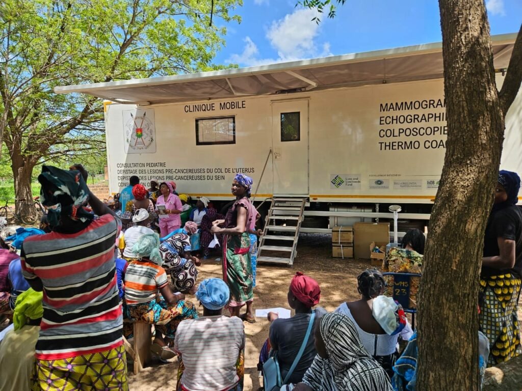 Des villages aux marchés : le Burkina Faso montre la voie pour éliminer le cancer du col de l’utérus