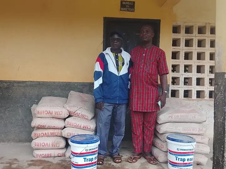 Éducation en milieu rural : Me Serge Ouraga offre ciment et peinture pour achever l’école de Gbeugréhoa (Guiberoua)