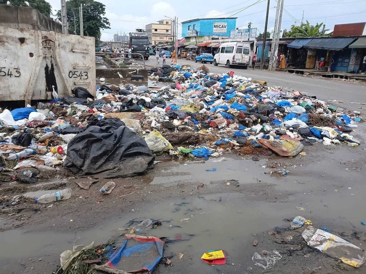Côte d’Ivoire/Jean-Louis Billon fait un constat : "Nos villes suffoquent sous les ordures"