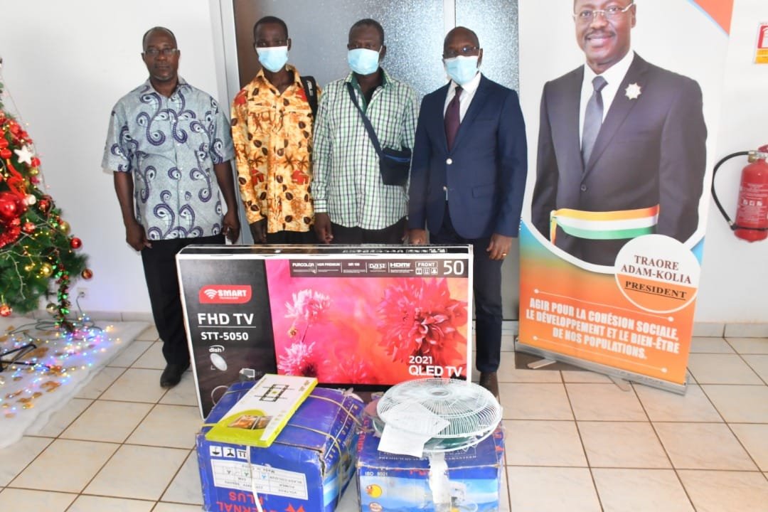 Iffou : Traoré Adam-Kolia équipe le foyer des jeunes de Kouakoussekro pour la CAN 2021 au Cameroun