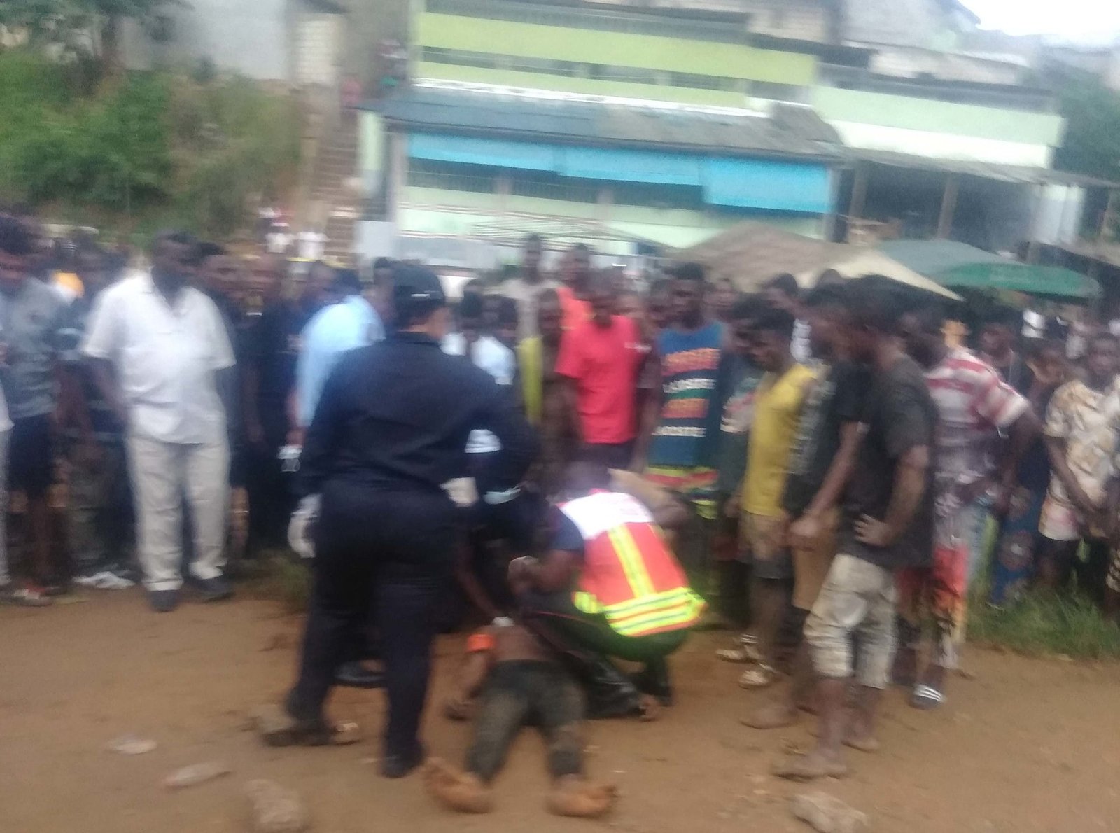 Abidjan : Un ouvrier trouve la mort dans un effondrement de terre sous la pluie du dimanche, près du Zoo