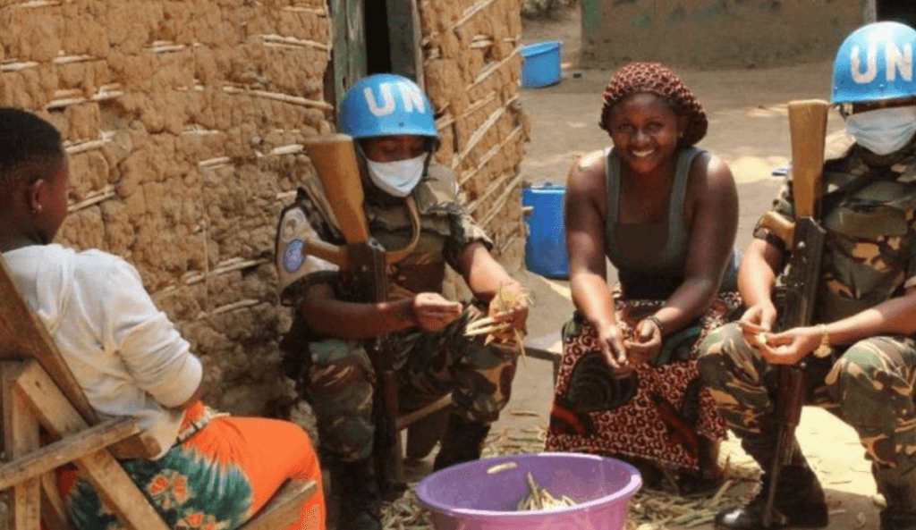 Lutter contre la désinformation, une «priorité absolue» pour protéger les casques bleus (Guterres)