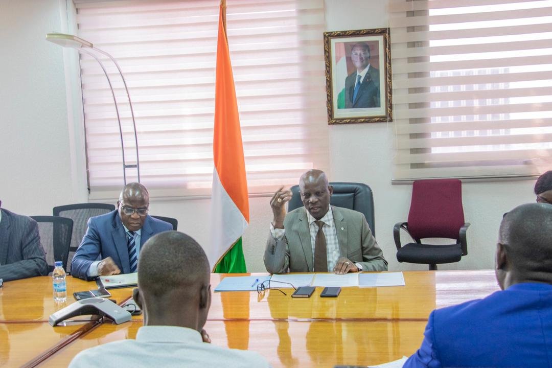 Affaire « Docteurs non recrutés »/Adama Diawara annonce un nouveau recrutement et conseille: « Privilégiez le dialogue en lieu et place du spectacle dans la rue »