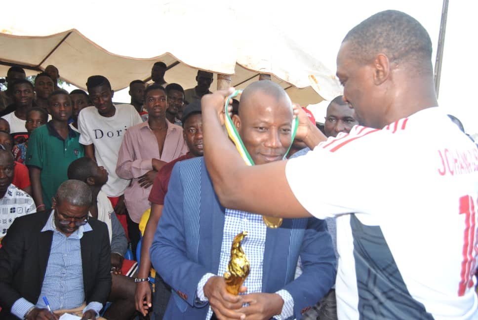 Fraternité et Cohésion sociale à Gagnoa : Johann Djédjé, reconnaissant, honore le corps préfectoral avec 2 trophées