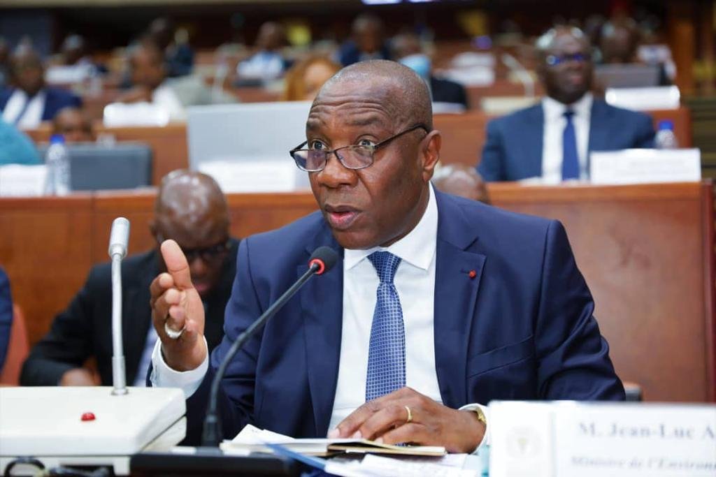 Sénat/Côte d’Ivoire: Le Ministre Jean Luc Assi lance un appel vital aux acteurs du secteur des produits biocides
