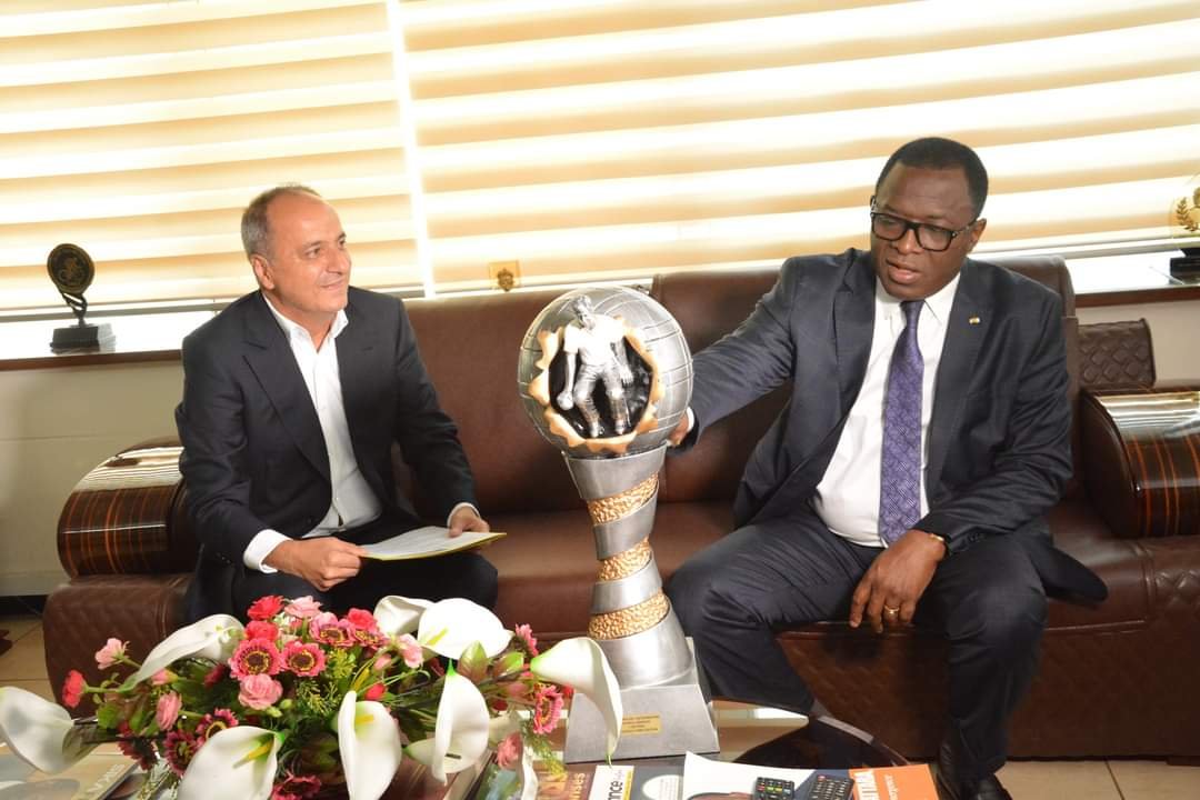 2ème édition de l’Open de Pétanque de Cote d’Ivoire : Le trophée "Paulin Claude Danho" présenté au ministre des sports