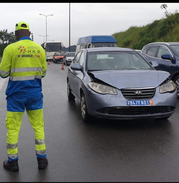 Pont HKB : Pour éviter le péage, il roule en sens inverse, occasionne un accident et tente de fuir