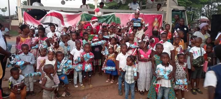 Noël à Yamoussoukro : «Près de toi, il y a un enfant qui attend une main secoureuse…», selon les Bénévoles « Noël pour Tous»