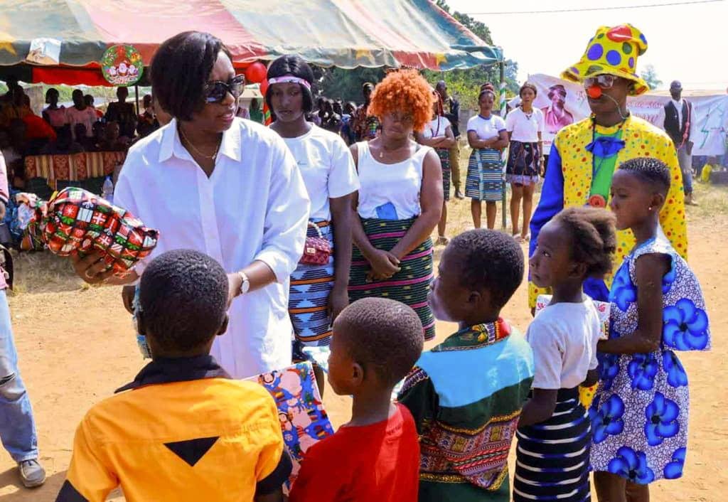 Bayota et Yopohué (Gagnoa): Cyrielle Koné Obré brave des intempéries pour donner la joie de Noël à des centaines d’enfants