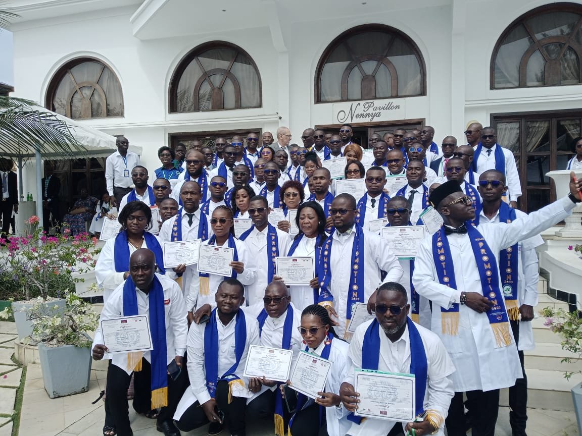 Santé en Côte d’Ivoire : 85 infirmiers, formés par un Institut privé, ont reçu leurs diplômes