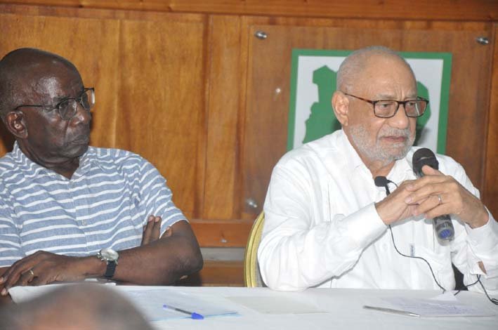 Jean-Marie Kacou Gervais, VP du PDCI, aux candidats: «Faisons comme ceux qui, en 1944 ou 1945, étaient assis sous le colatier…»