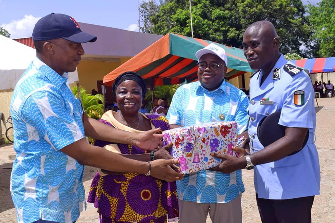 Fête des mères à Toumodi : Idrissa Koné honore 500 femmes et les engage à œuvrer pour la paix