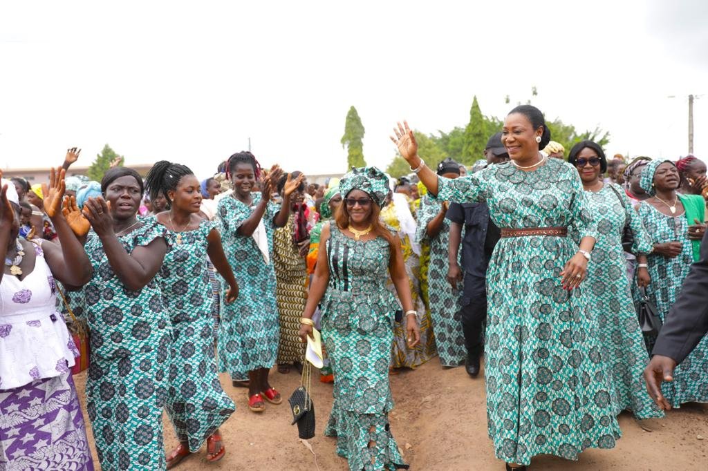 Cancer du sein et rétinoblastome : Les femmes de Raviart sensibilisées, Patricia Ahoussou cadeaute les mamans