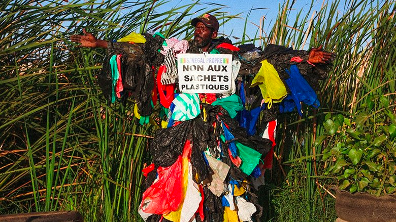 « Notre trésor meurt » : le littoral ouest-Africain en lutte contre les déchets plastiques