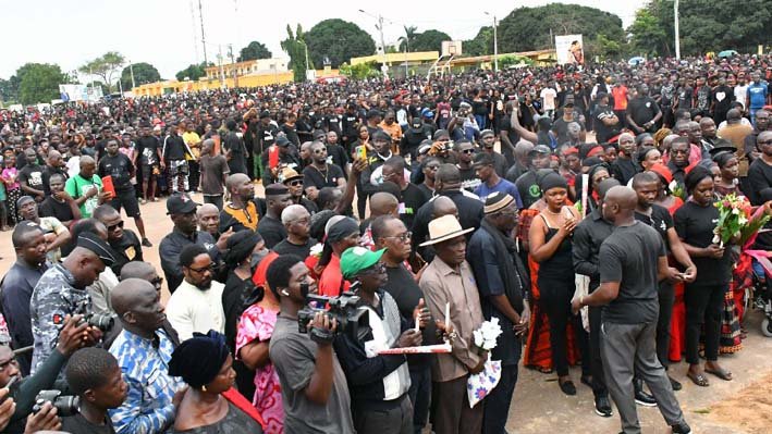 Décès de Bédié: Plus de 10.000 âmes pleurent dans les rues de Daoukro, commerces et magasins fermés