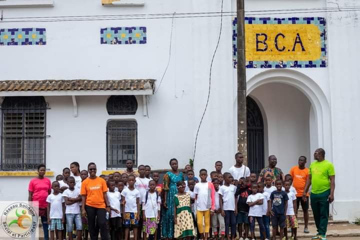 M’bahiakro : Raphaël Diamala offre 10 jours de joie et de découverte à 20 meilleurs élèves à Abidjan et Grand-Bassam