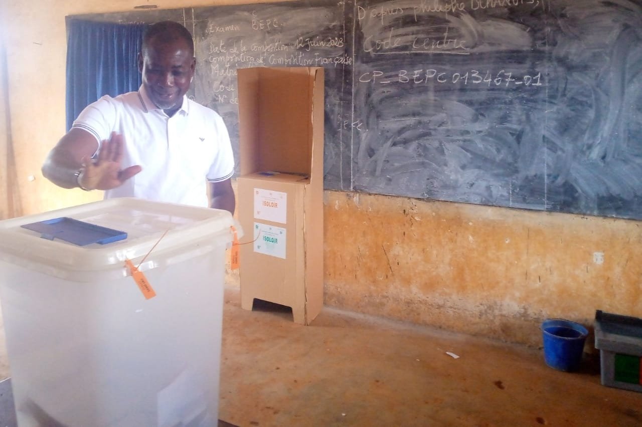 Ouellé / Élections municipales 2023 : Le candidat Ya Raphaël a voté à la grande école
