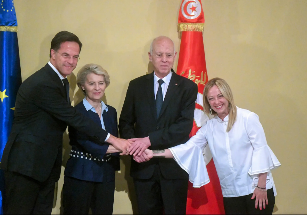 La Commission européenne devrait cesser d’ignorer les abus commis par la Tunisie à l’encontre de migrants