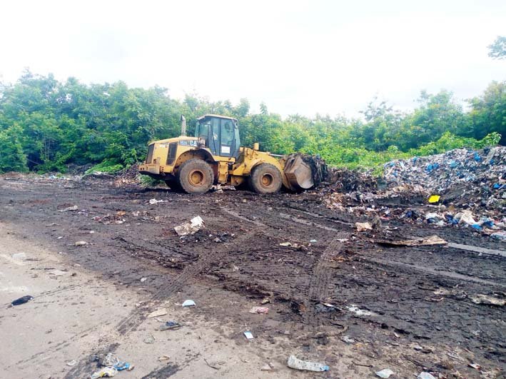 Daoukro (Iffou) : La mairie enlève des ordures ménagères grâce à la solidarité d’Adi Isac de Prikro et prévient…