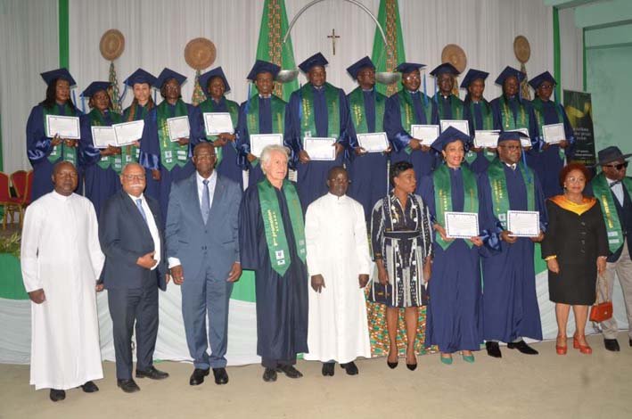UCAO : 16 nouveaux Médiateurs Professionnels ont reçu leurs diplômes