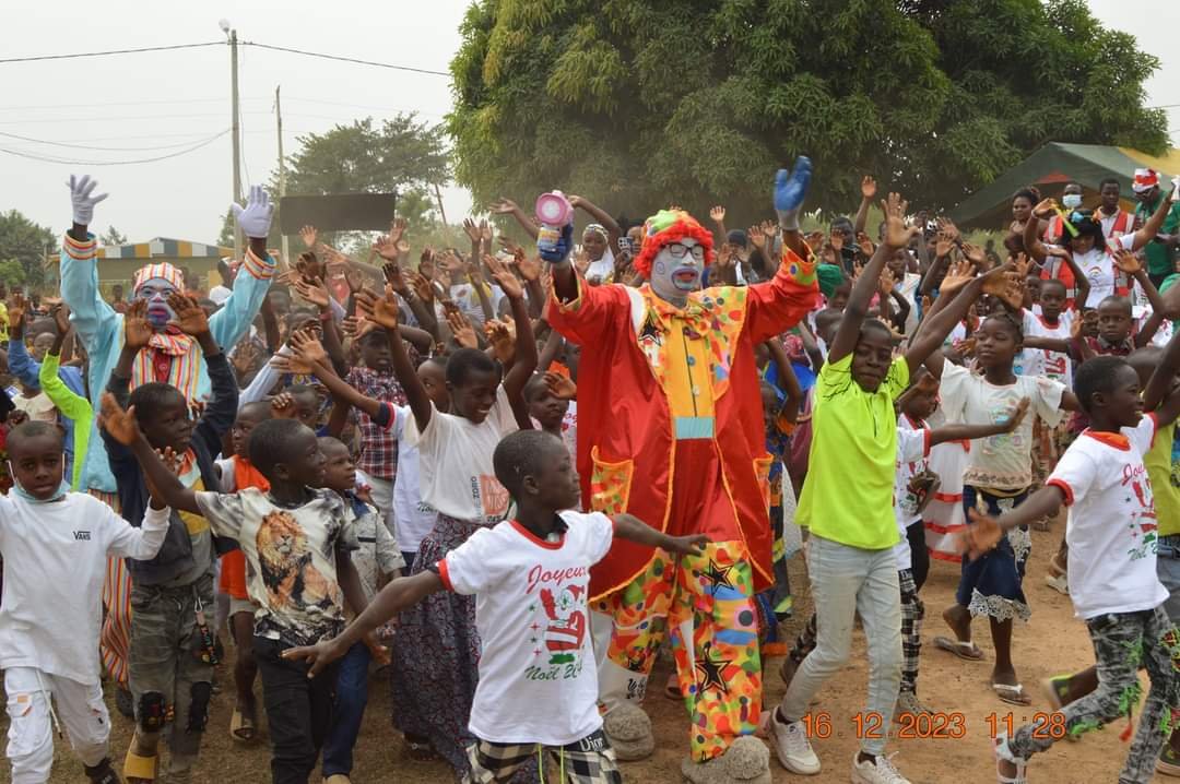 Noël 2023/Daloa, Zuénoula et Yamoussoukro: M'Bra Géneviève et les BNPT honorent 2000 enfants démunis et vulnérables