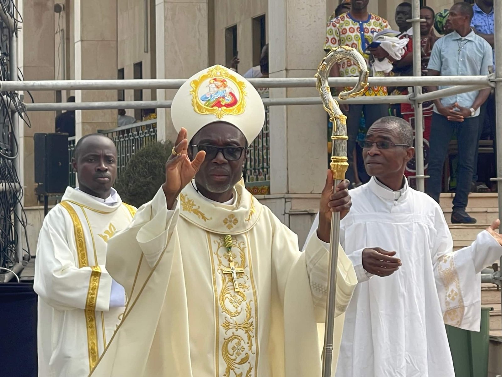 Fête de l’Epiphanie/Mgr Joseph Aka Kacou: «Rendre les ennemis impuissants… Le mensonge n’existe pas qu’en politique, ça existe aussi dans l’Eglise»