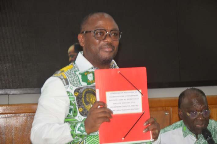 Passation de charges au PDCI/Dr Emmou à Pr Guikahué: «Mille fois Merci cher Maître! Merci très cher aîné!»