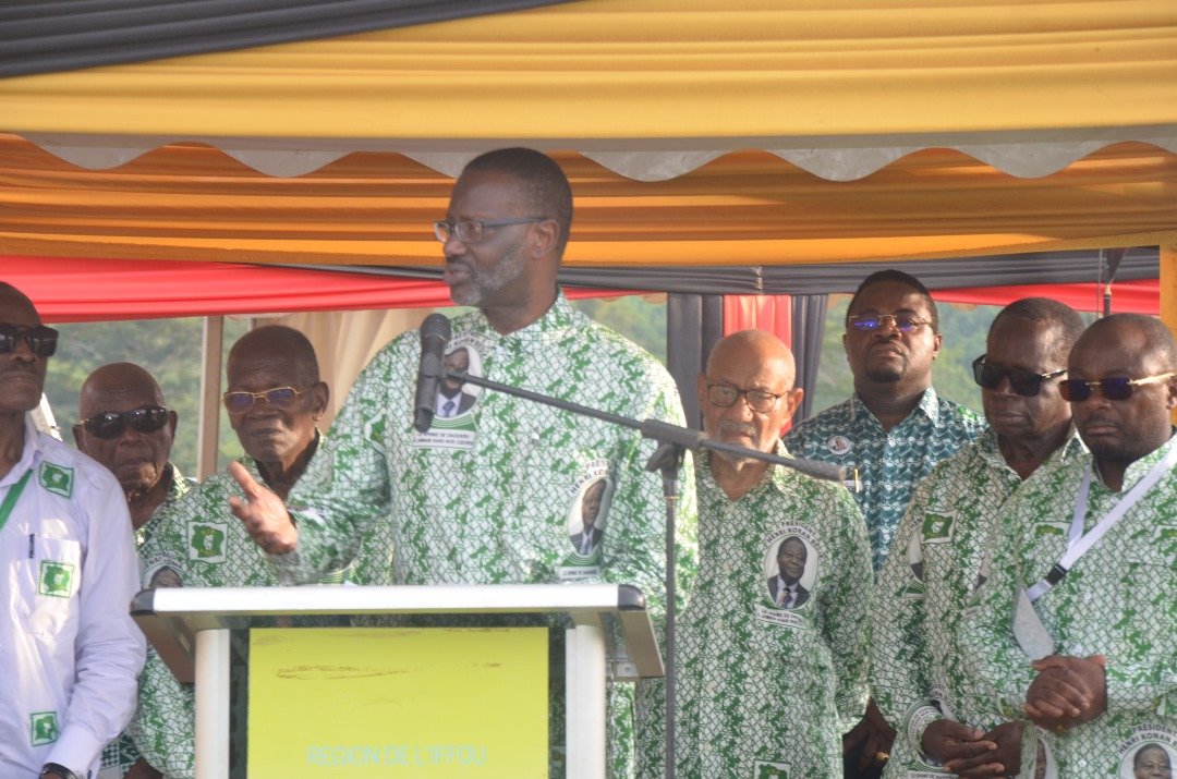 Pepressou/Tidjane Thiam aux parents de Bédié: «Vous pouvez être fiers chers parents de ce qu'il a apporté à notre pays…» il a invité les Ivoiriens à continuer à se battre pour les idéaux qu'il a défendus