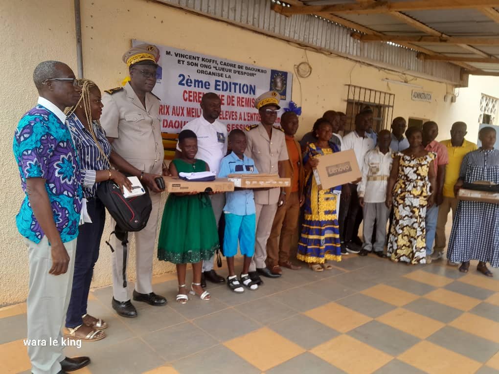 Daoukro / Journée de l'excellence : Vincent Koffi et son ONG priment plusieurs élèves
