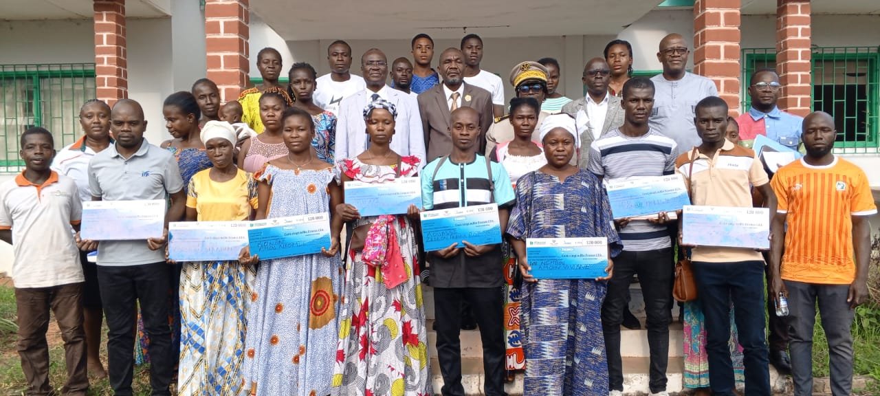 Côte d’Ivoire/THIMO 9500 dans le Bélier: 301 bénéficiaires ont reçu leur chèque de 120 000 FCFA