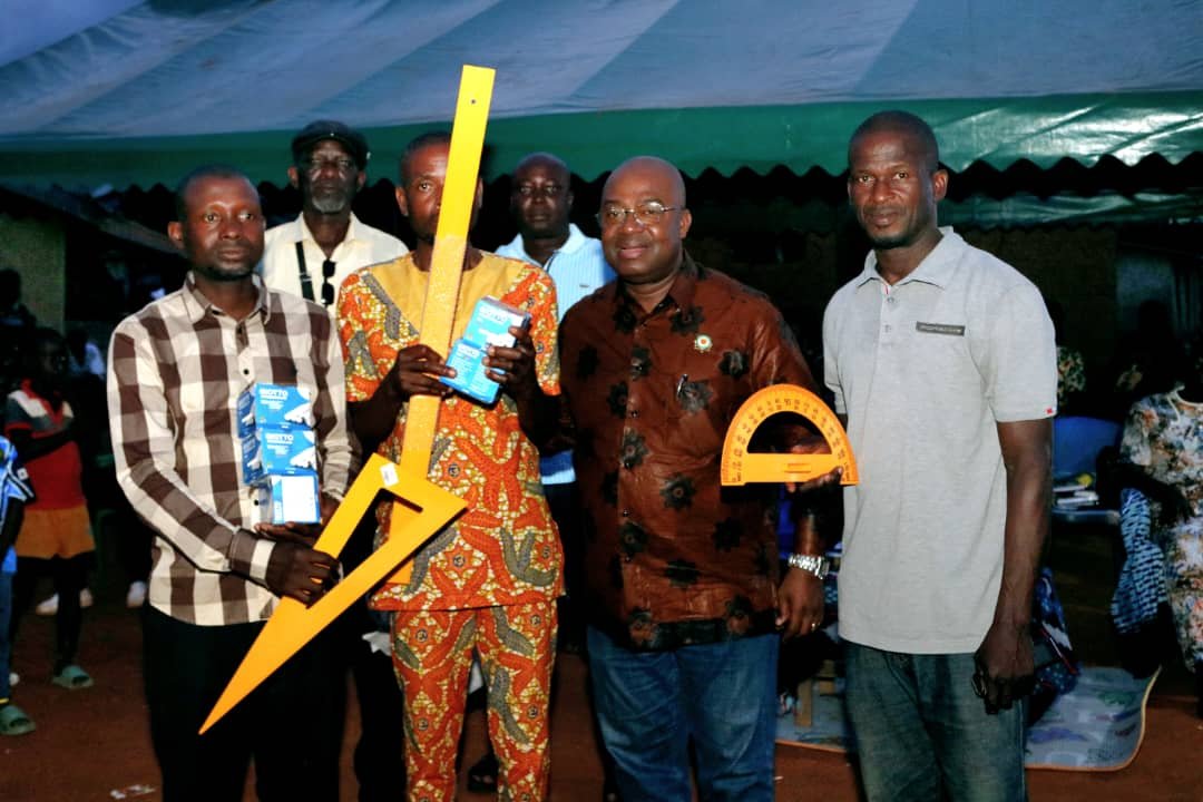 Pokou Kangakro (N'gattakro) : Akoto Olivier apporte son soutien à la notabilité et fait d'importants dons à l'école primaire