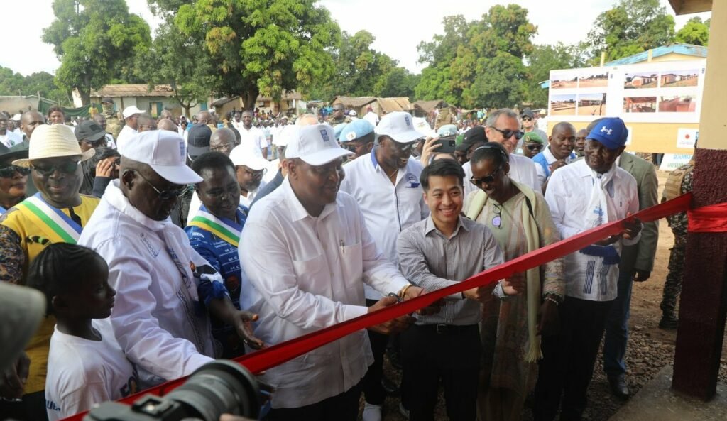 Le président Touadera et la cheffe de la MINUSCA ont officiellement lancé les travaux de réhabilitation de l’axe routier Bossangoa – Bossembele