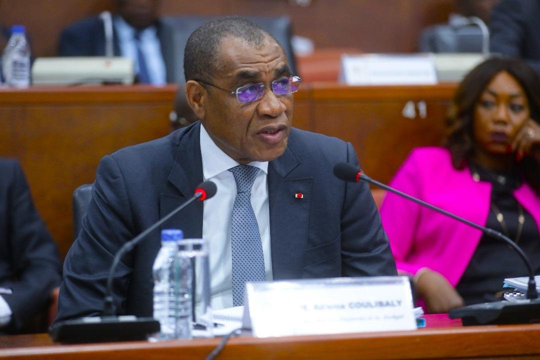Côte d’ivoire : Face aux sénateurs, Adama Coulibaly fait adopter son Budget-programme de 261,4 milliards FCFA