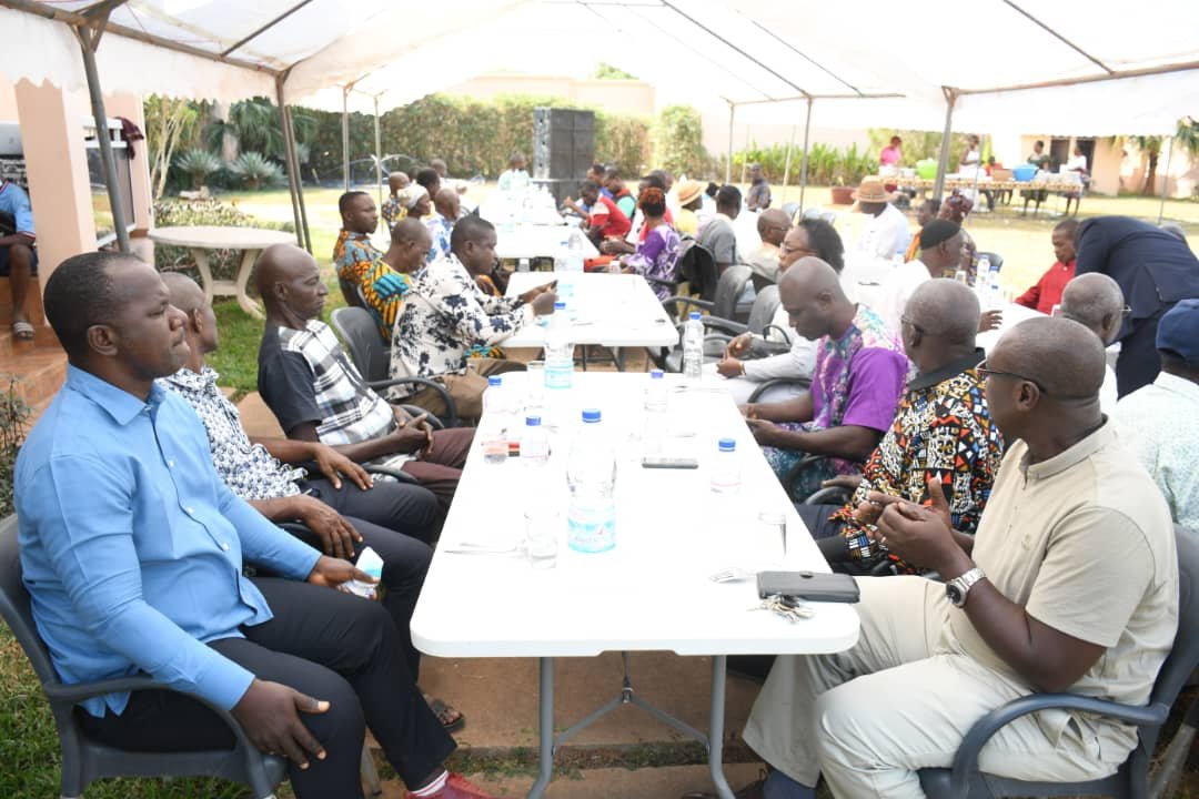 Daoukro (Iffou) : Un déjeuner de fin d'année réunit le couple Adam-Kolia, des chefs traditionnels, des chefs religieux et des journalistes