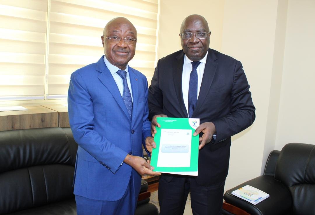 UEMOA: En marge de l'atelier de vulgarisation de la vision prospective 2040, le Commissaire Paul Koffi Koffi échange avec le Ministre togolais de l'Economie