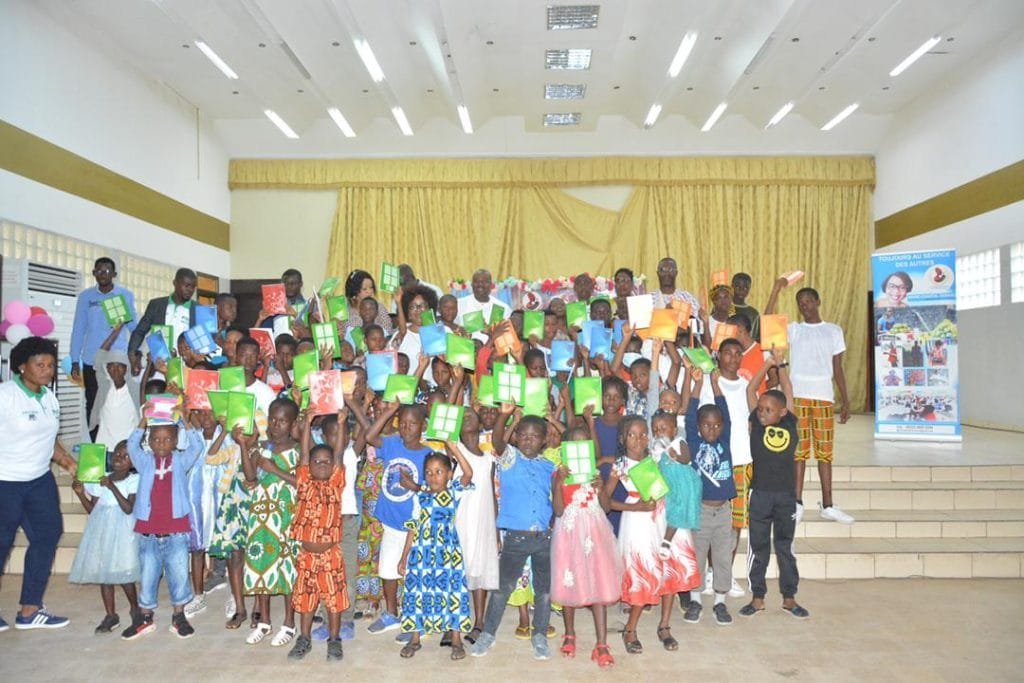 Port Bouët Mme Durand Et Long Perpétuel Secours Donnent Le Sourire à 125 Enfants Issus Des 4608