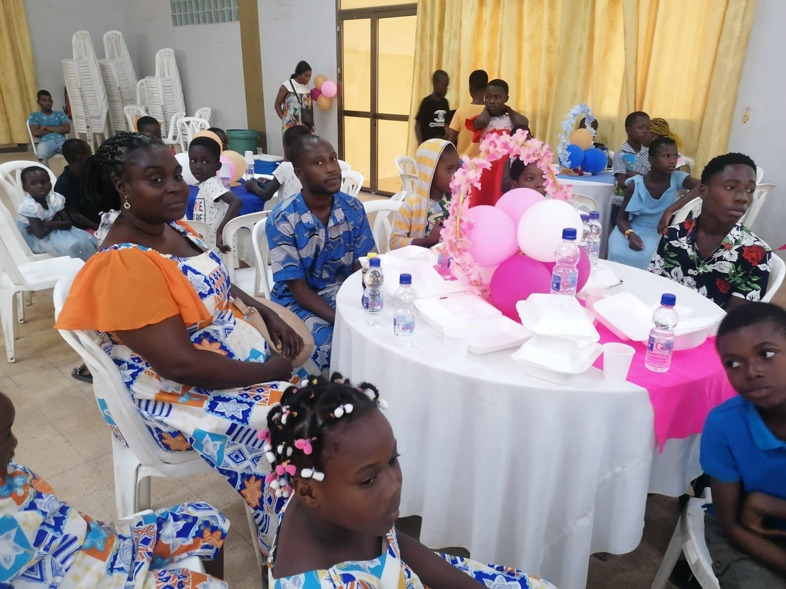 Port Bouët Mme Durand Et Long Perpétuel Secours Donnent Le Sourire à 125 Enfants Issus Des 9674