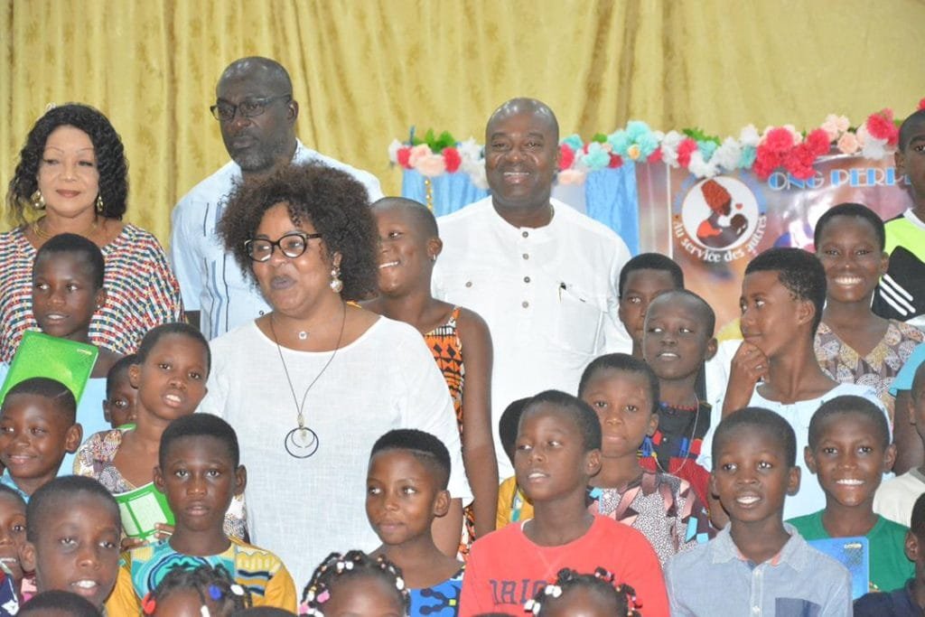 Port Bouët Mme Durand Et Long Perpétuel Secours Donnent Le Sourire à 125 Enfants Issus Des 3810